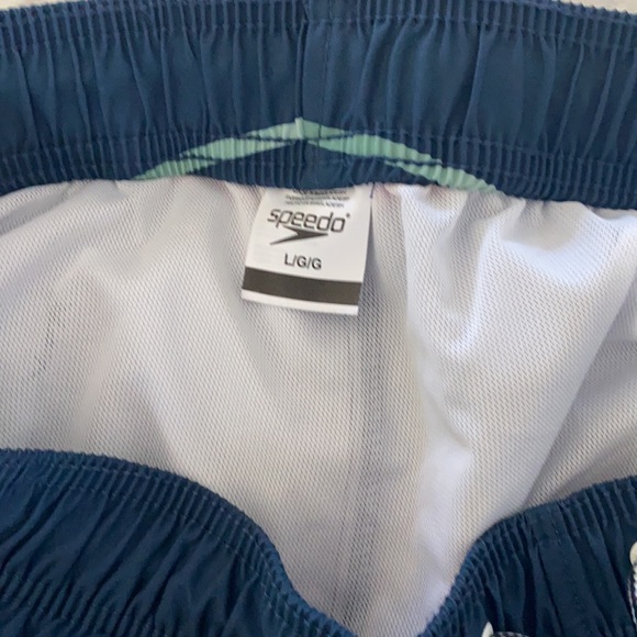 2 pair of men’s swim trunks. Size large - Picture 6 of 7